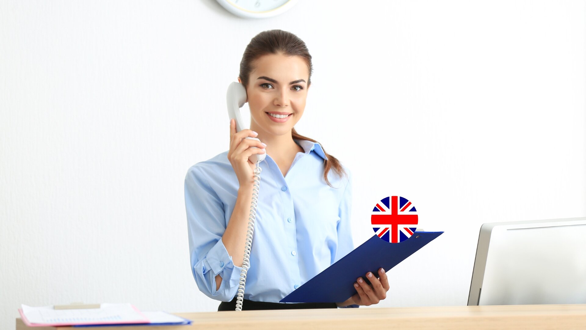 Receptionist donna al pc